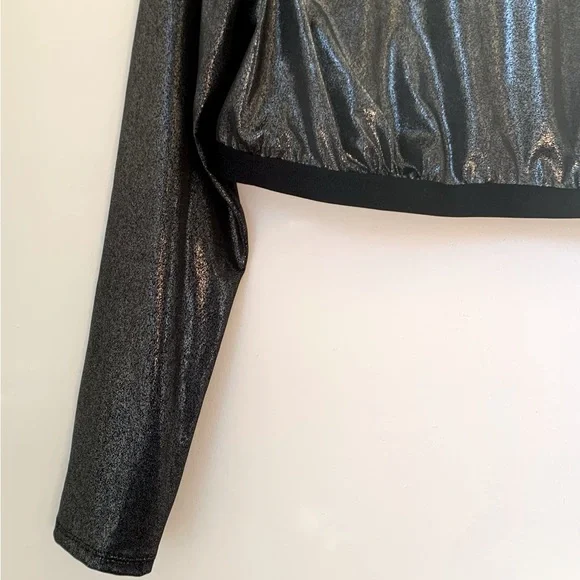 Torrid Curve Shimmer Crop Top - Picture 4 of 7